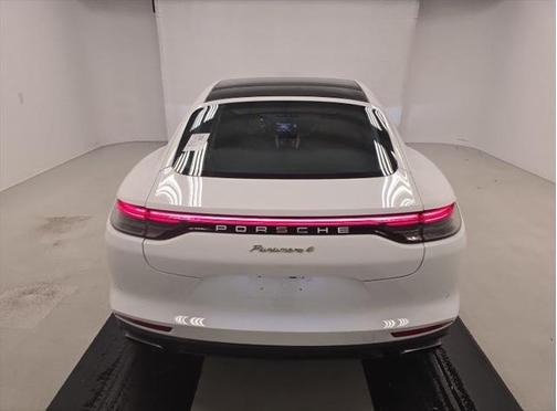 2022 Porsche Panamera E-Hybrid 4