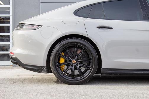 2022 Porsche Panamera Turbo S