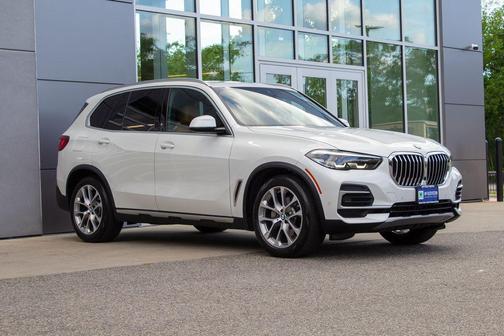 Mineral White Metallic 2023 BMW X5 xDrive40i