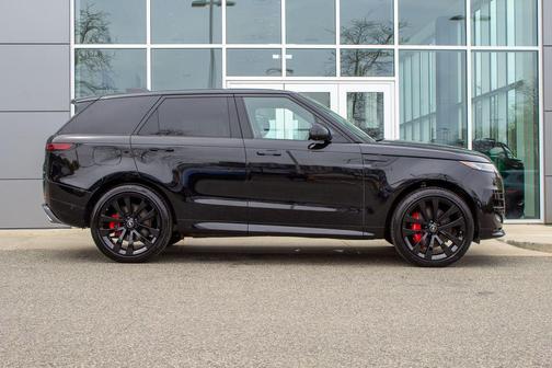 Santorini Black Metallic 2025 Land Rover Range Rover Sport SE