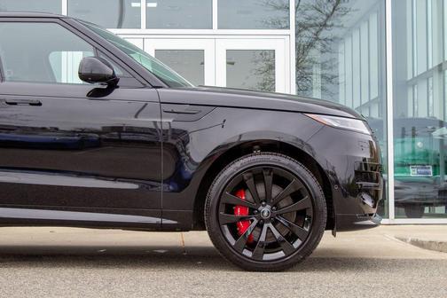 Santorini Black Metallic 2025 Land Rover Range Rover Sport SE