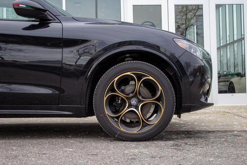 Vulcano Black Metallic 2025 Alfa Romeo Stelvio Sprint AWD