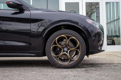 2025 Alfa Romeo Stelvio Sprint AWD