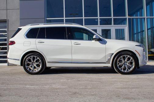 2025 BMW X7 xDrive40i