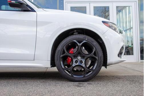 2025 Alfa Romeo Stelvio Ti