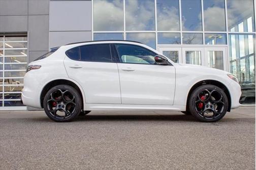 2025 Alfa Romeo Stelvio Ti
