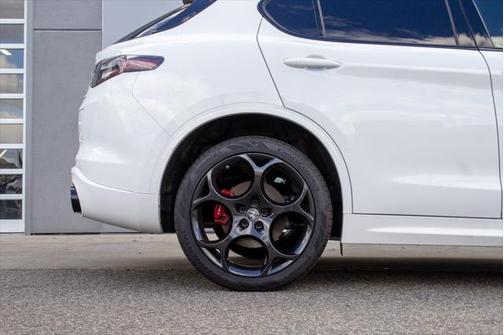 2025 Alfa Romeo Stelvio Ti