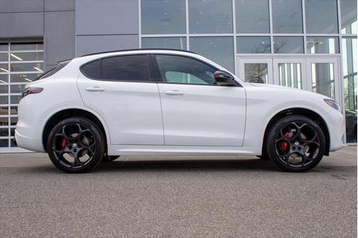 2025 Alfa Romeo Stelvio Ti