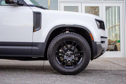 2025 Land Rover Defender 110 P300