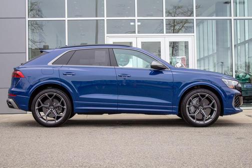 Ascari Blue Metallic 2025 Audi RS Q8 4.0T