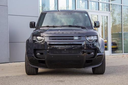 2025 Land Rover Defender 110 V8