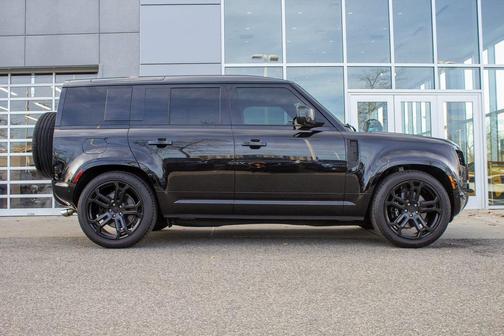 2025 Land Rover Defender 110 V8