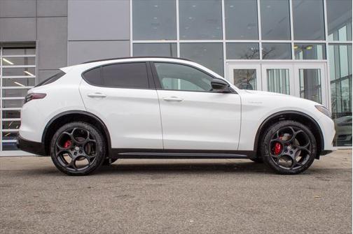 2025 Alfa Romeo Stelvio Sprint AWD
