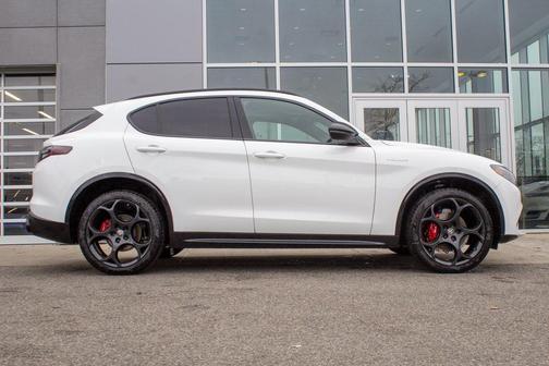 2025 Alfa Romeo Stelvio Sprint AWD