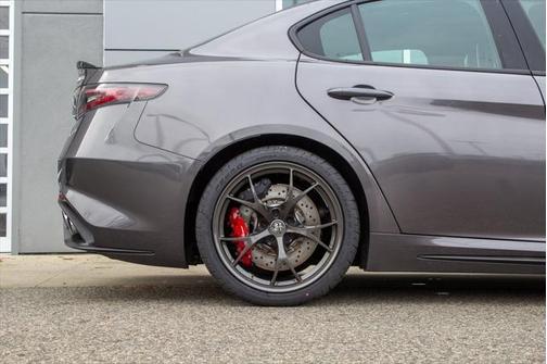 2024 Alfa Romeo Giulia Quadrifoglio