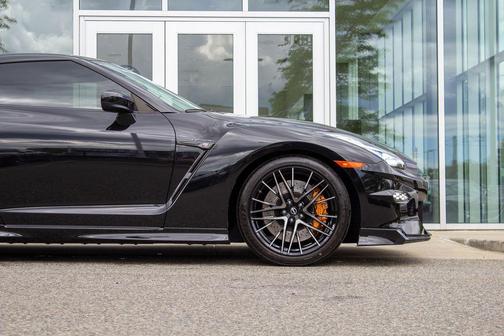 Jet Black Pearl 2024 Nissan GT-R Premium Dual-clutch 6-Speed Transmission