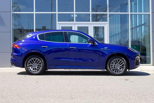 Blu Intenso Metallic 2024 Maserati Grecale GT