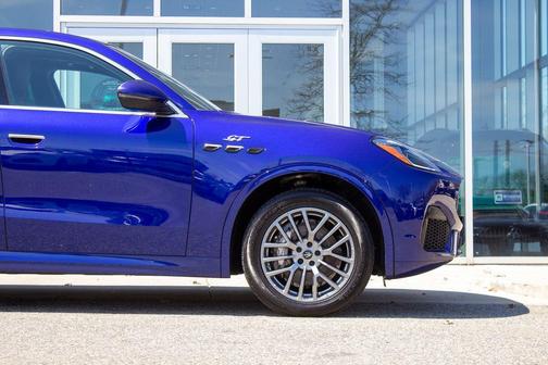 Blu Intenso Metallic 2024 Maserati Grecale GT