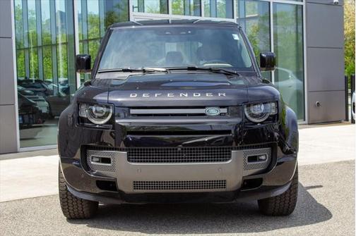 2025 Land Rover Defender 110 V8