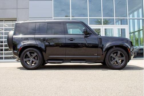 2025 Land Rover Defender 110 V8