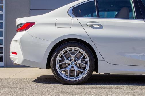 2025 BMW 330 i xDrive