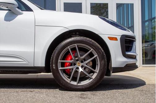 2022 Porsche Macan Base
