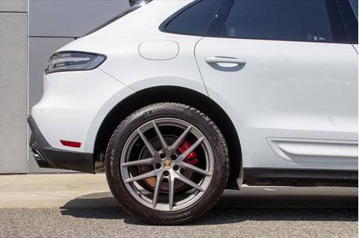 2022 Porsche Macan Base