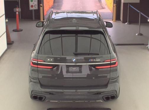 2023 BMW X7 M60i