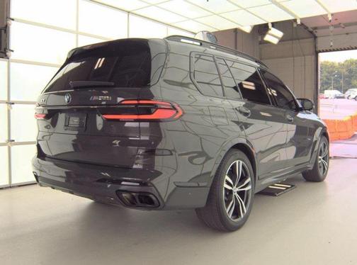 2023 BMW X7 M60i