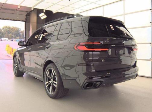 2023 BMW X7 M60i