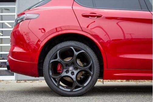 2025 Alfa Romeo Stelvio Ti