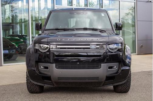 2024 Land Rover Defender 130 P400 Outbound