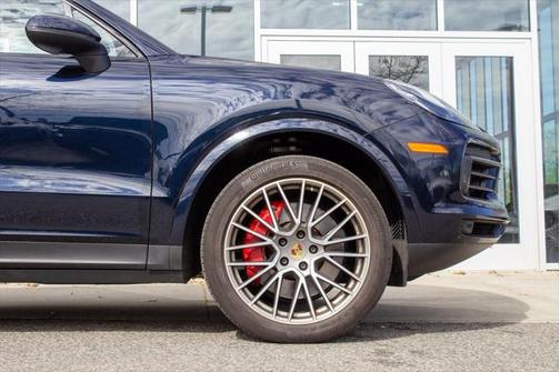 2023 Porsche Cayenne Platinum Edition