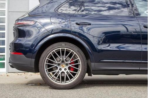 2023 Porsche Cayenne Platinum Edition