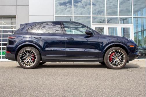 2023 Porsche Cayenne Platinum Edition