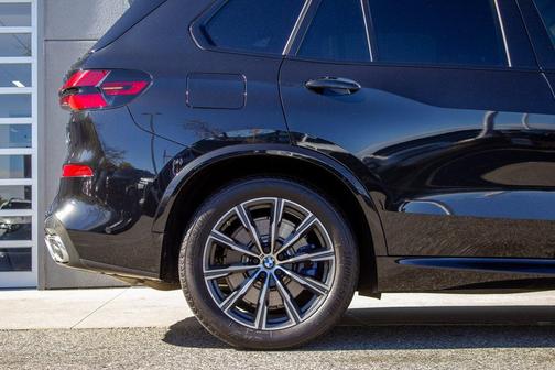 2025 BMW X5 M60i