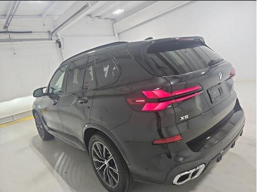 2025 BMW X5 M60i