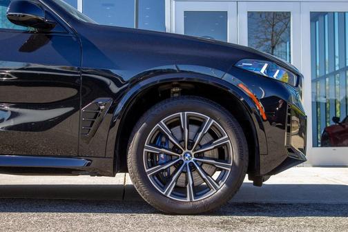 2025 BMW X5 M60i