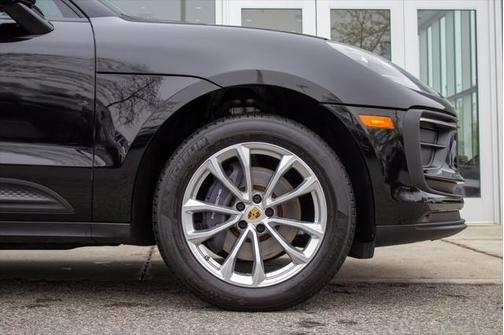 2022 Porsche Macan Base