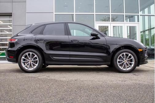 2022 Porsche Macan Base