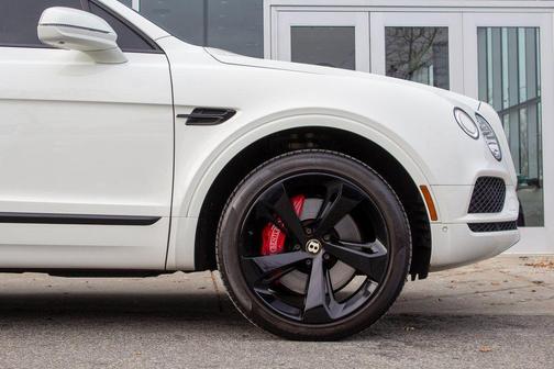 White 2019 Bentley Bentayga V8