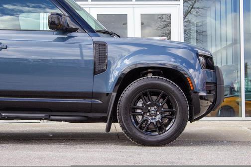 2025 Land Rover Defender 90 P400 X-Dynamic SE