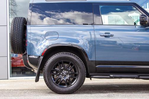 2025 Land Rover Defender 90 P400 X-Dynamic SE