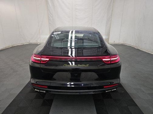 2018 Porsche Panamera Turbo Executive