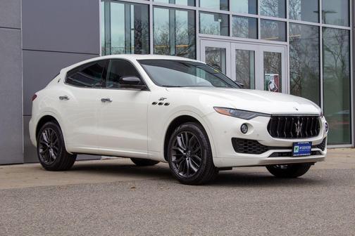 Bianco 2024 Maserati Levante GT Ultima