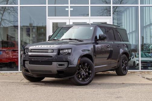 2025 Land Rover Defender 130 P400 Outbound