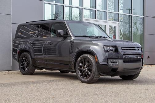 2025 Land Rover Defender 130 P400 Outbound