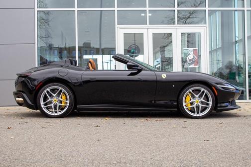 2024 Ferrari Roma Spider Base