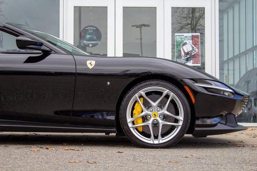 2024 Ferrari Roma Spider Base