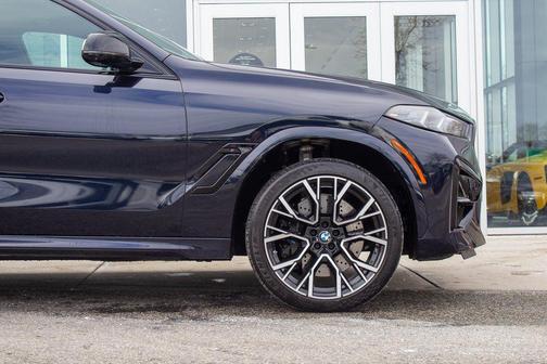 Carbon Black Metallic 2024 BMW X6 M Base